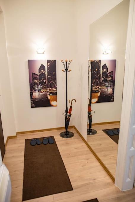Urban In Center Apartment